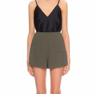 FINDERS KEEPERS SIZE MEDIUM ARMY GREEN SHORTS